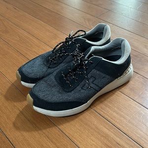 Toms Sneakers size 8